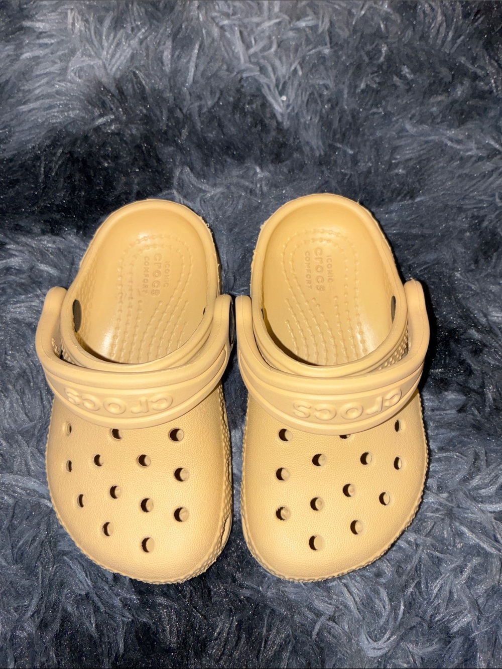 CROCS Kids Classic Clog in Sand/Tan sz c6